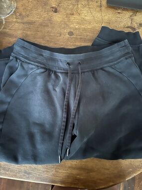 Lululemon cropped scuba sweatpants